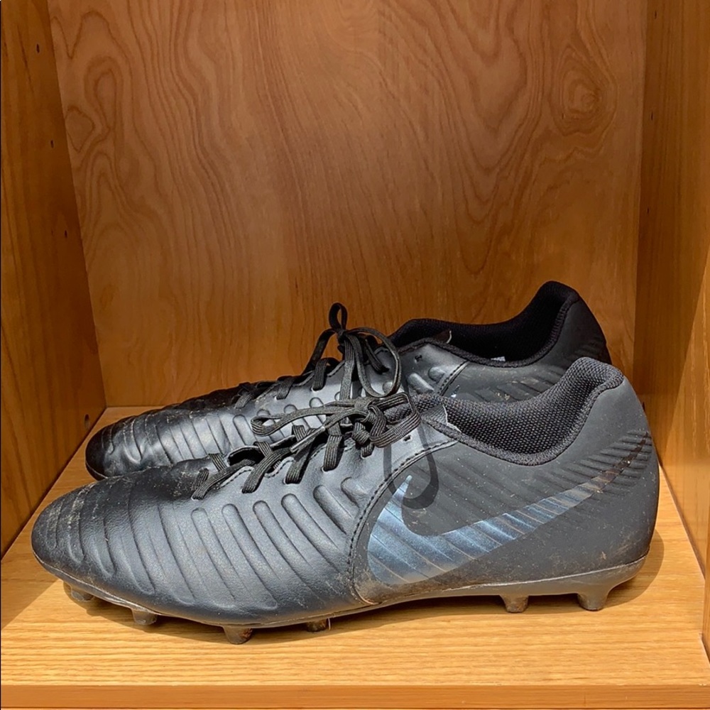 BLACK MEN’S NIKE TEMPO CLEATS
